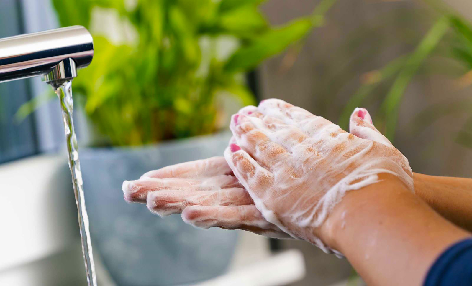 image of nurse washing hands