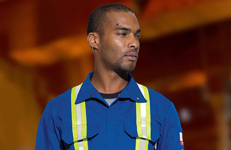 Image of electrician working with Flame Resistant shirt on